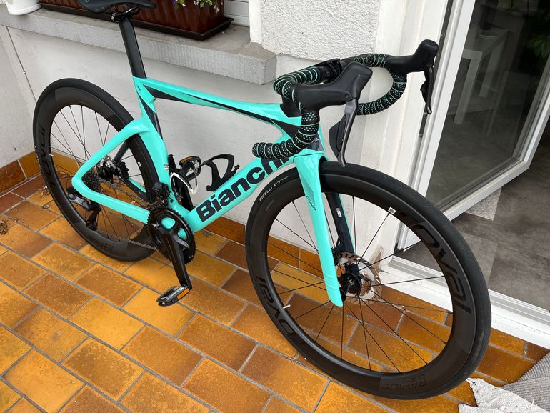Used Bianchi Oltre Comp Ultegra Di2 2024 2024 Road & Gravel, Blue — image 3 of 9