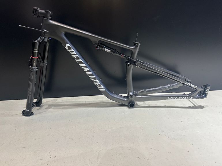 Used Specialized Epic Frameset 2023 Mountainbike, Schwarz — image 2 of 11