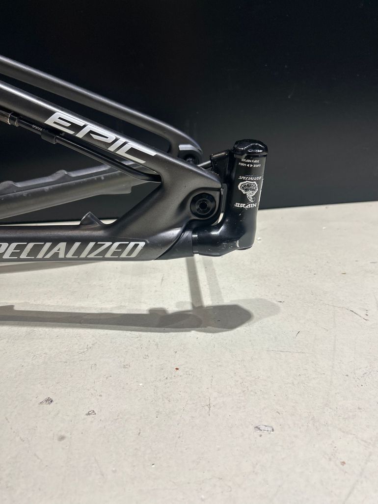 Used Specialized Epic Frameset 2023 Mountainbike, Schwarz — image 10 of 11