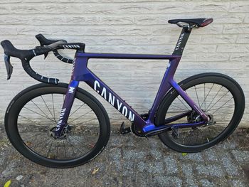 Used Canyon Aeroad CFR Di2 2024 2024 Road & Gravel — image 4 of 5