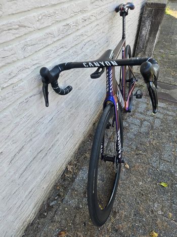 Used Canyon Aeroad CFR Di2 2024 2024 Road & Gravel — image 5 of 5