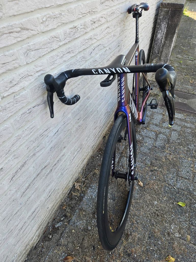Used Canyon Aeroad CFR Di2 2024 2024 Road & Gravel — image 5 of 5