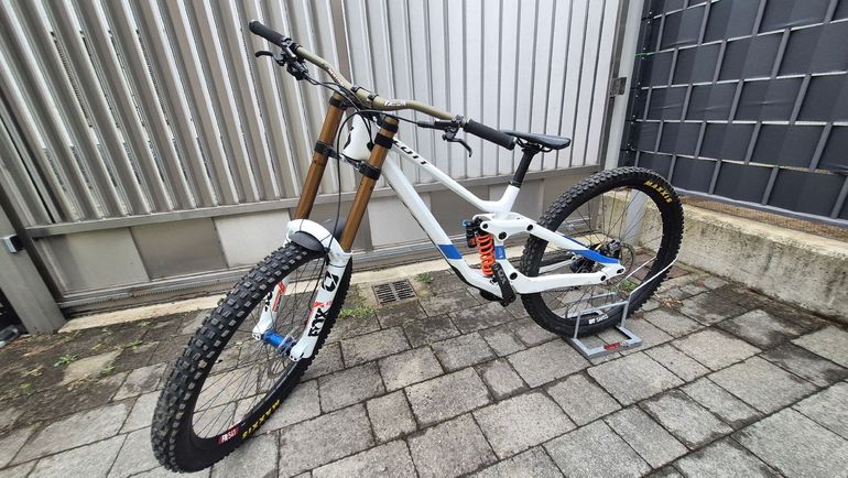 Used Scott Gambler 900 Tuned 2021 2021 Mountainbike, Bianco — image 1 of 15