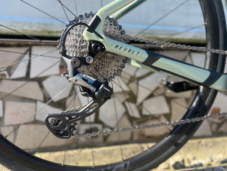 Used Giant Revolt, Advanced 2 2021 2021 Road & Gravel, Green — image 6 of 10