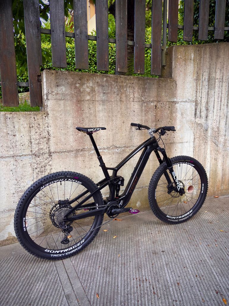 Used Trek Fuel EXe 9.8 GX AXS 2023 2023 Mountainbike, Schwarz — image 2 of 9