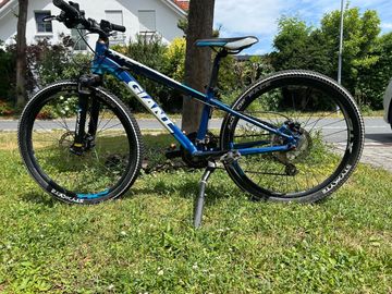 Giant XtC SL Jr 24 2017 2017 Youth usato, Blu — immagine 2 di 7