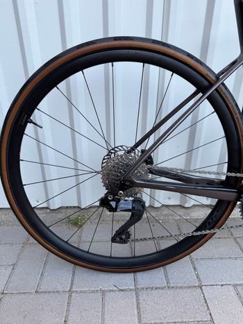 Used Giant Defy Advanced 1 2023 2023 Road & Gravel, Purple — image 7 of 17