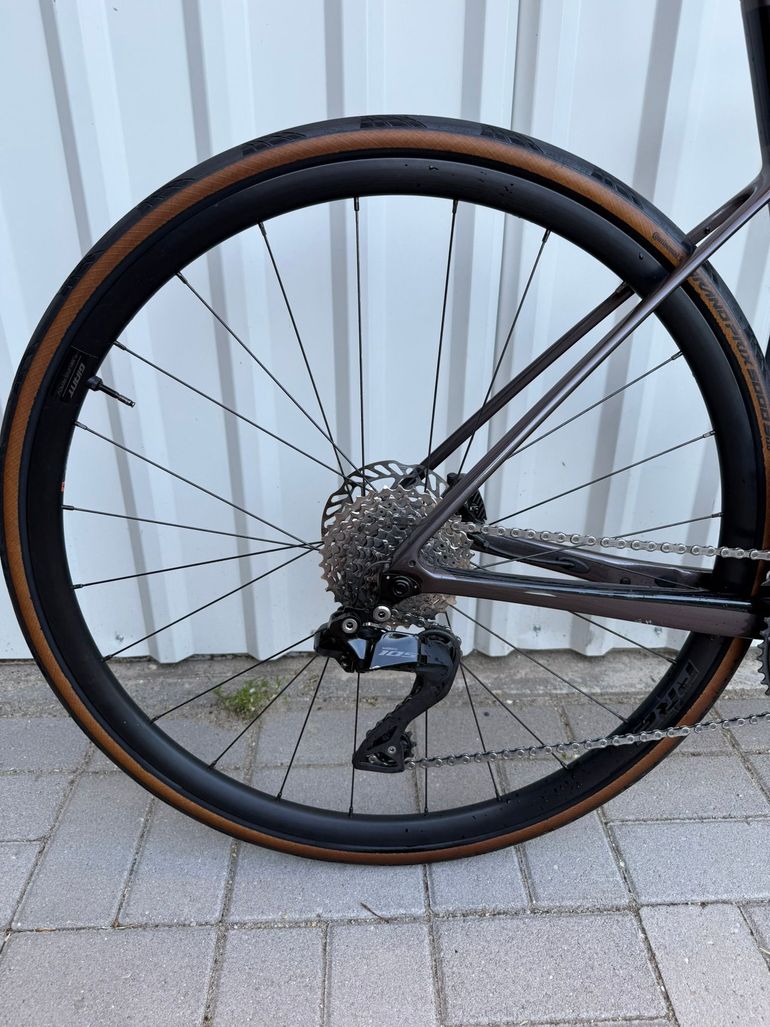 Used Giant Defy Advanced 1 2023 2023 Road & Gravel, Purple — image 7 of 17