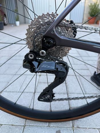 Used Giant Defy Advanced 1 2023 2023 Road & Gravel, Purple — image 11 of 17