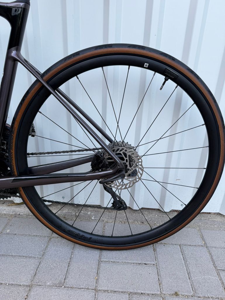 Used Giant Defy Advanced 1 2023 2023 Road & Gravel, Purple — image 8 of 17