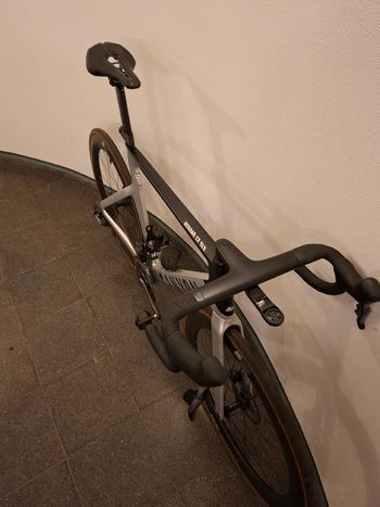 Used Canyon Aeroad CF SLX 8 Disc LTD 2023 2023 Road & Gravel — image 4 of 6