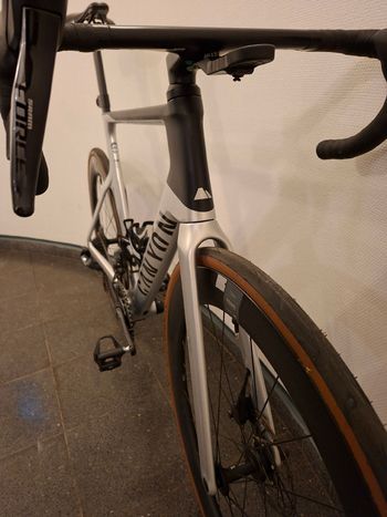 Used Canyon Aeroad CF SLX 8 Disc LTD 2023 2023 Road & Gravel — image 6 of 6
