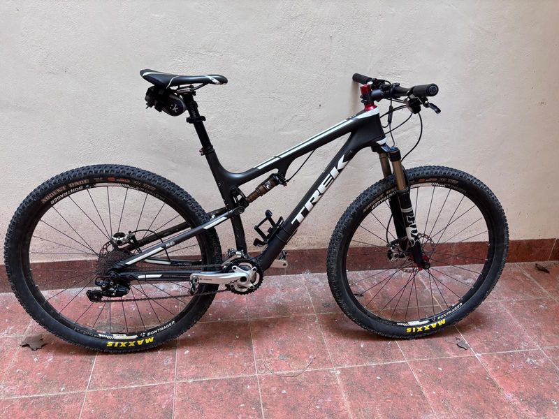 Gebrauchtes Trek Superfly FS 9.7 SL 2015 2015 Mountainbike, Schwarz, 29 — Bild 1 von 5