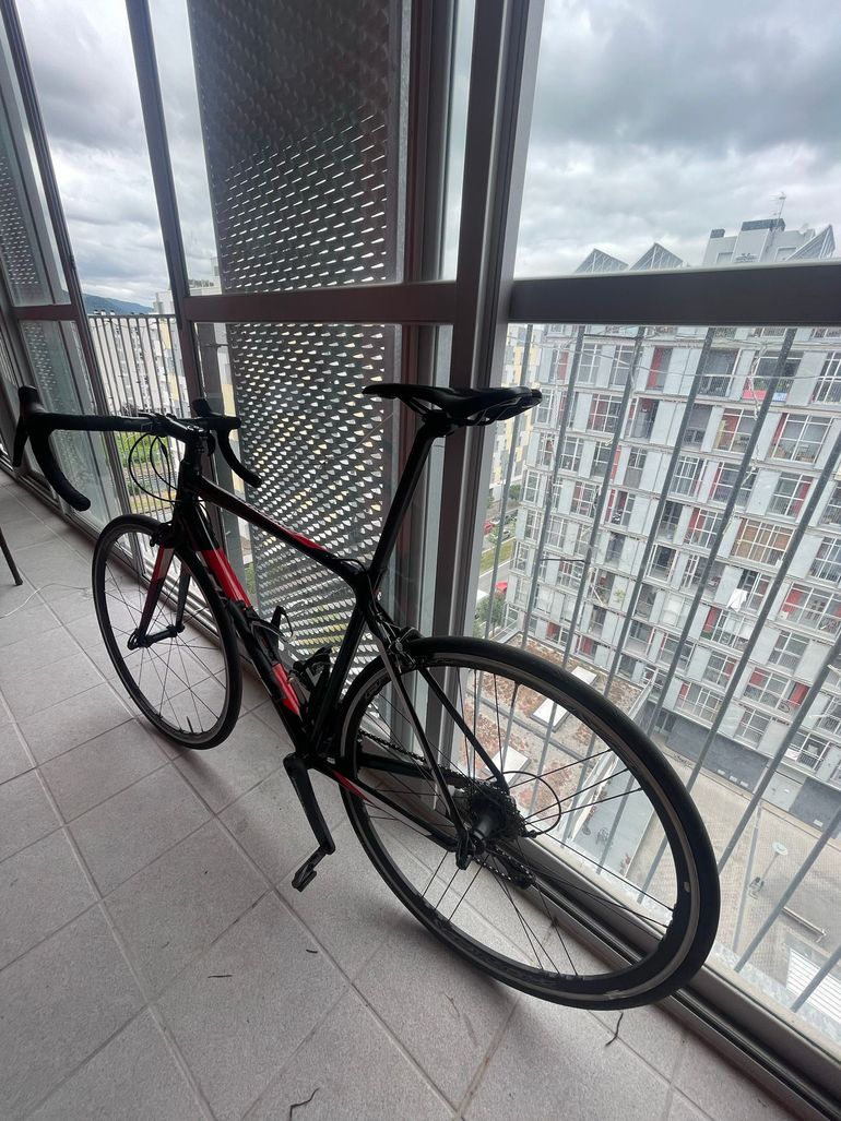 Used Giant Contend 1 2018 2018 Road & Gravel, Red — image 5 of 5