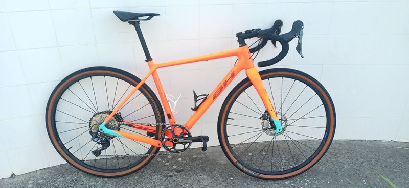 Tweedehands BH Bikes GRAVELX EVO 3.0 Carbon Shimano GRX 11V 2023 2023 Road & Gravel