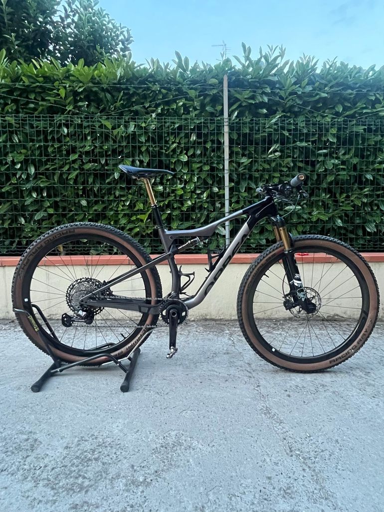 Used Orbea OIZ M PRO 2022 2022 Mountainbike, Hellgrau, 29 — image 1 of 12