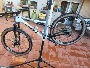 Used KTM SCARP ELITE 2025 2025 Mountainbike, White — image 2 of 5
