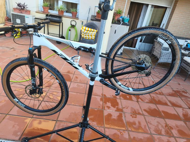 Used KTM SCARP ELITE 2025 2025 Mountainbike, White — image 2 of 5