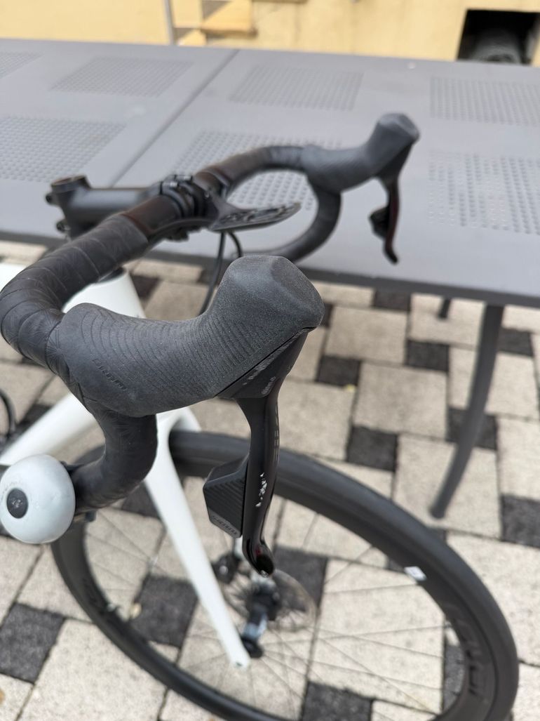 Used Specialized Aethos Expert 2024 2024 Road & Gravel, Weiß — image 7 of 9