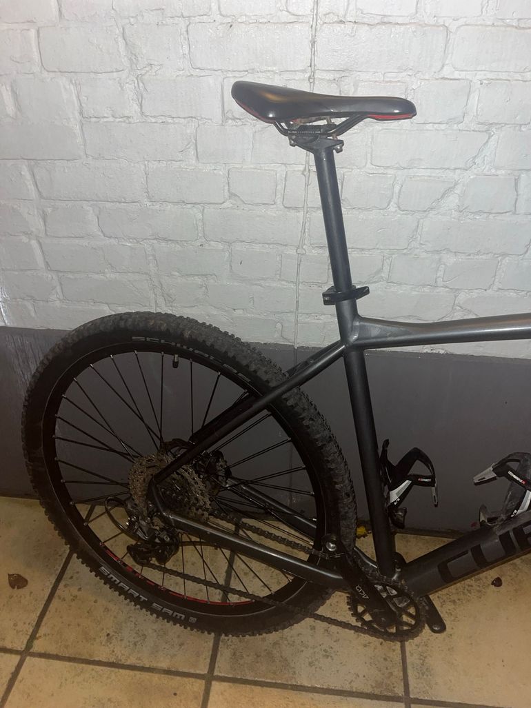 Used CUBE Aim Shimano Deore 2022 Mountainbike, Light Gray — image 5 of 9