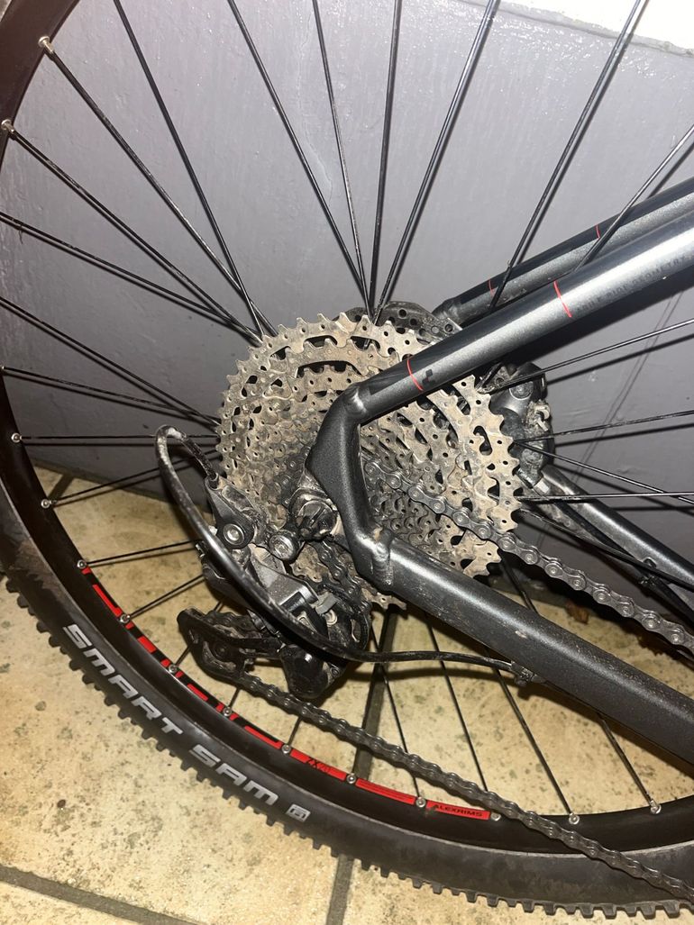 Used CUBE Aim Shimano Deore 2022 Mountainbike, Light Gray — image 8 of 9