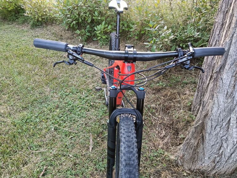 Used Trek Supercaliber 9.8 GX AXS 2022 2022 Mountainbike — image 7 of 9