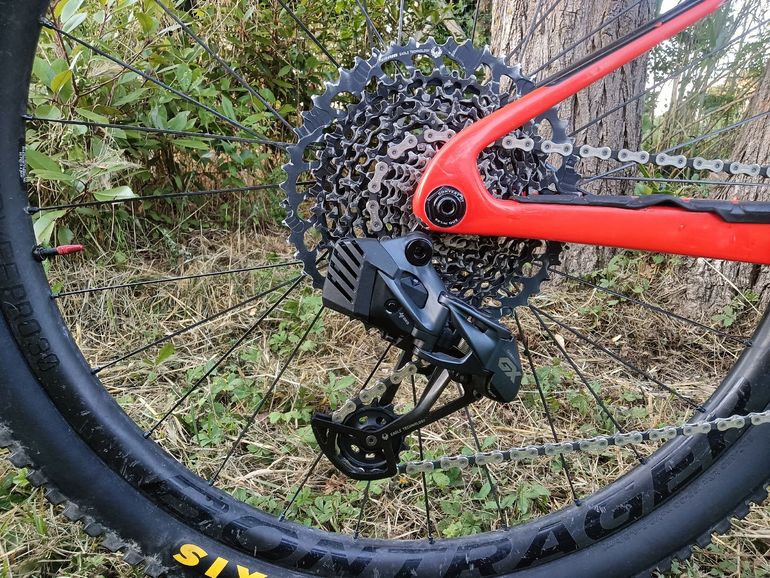 Used Trek Supercaliber 9.8 GX AXS 2022 2022 Mountainbike — image 3 of 9
