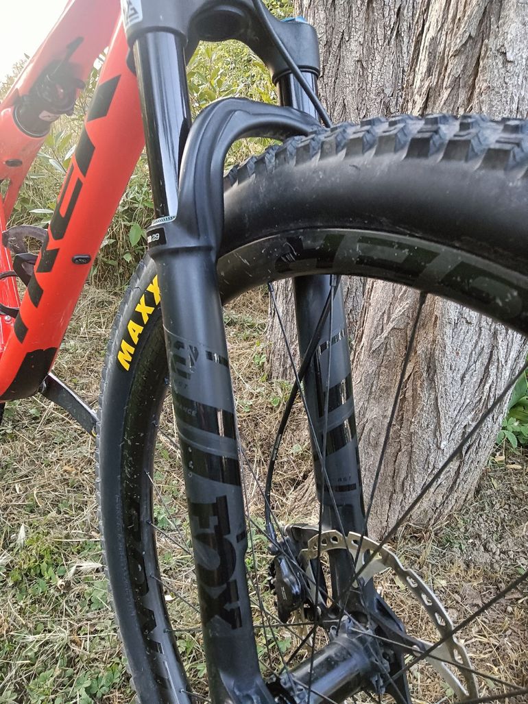 Used Trek Supercaliber 9.8 GX AXS 2022 2022 Mountainbike — image 5 of 9