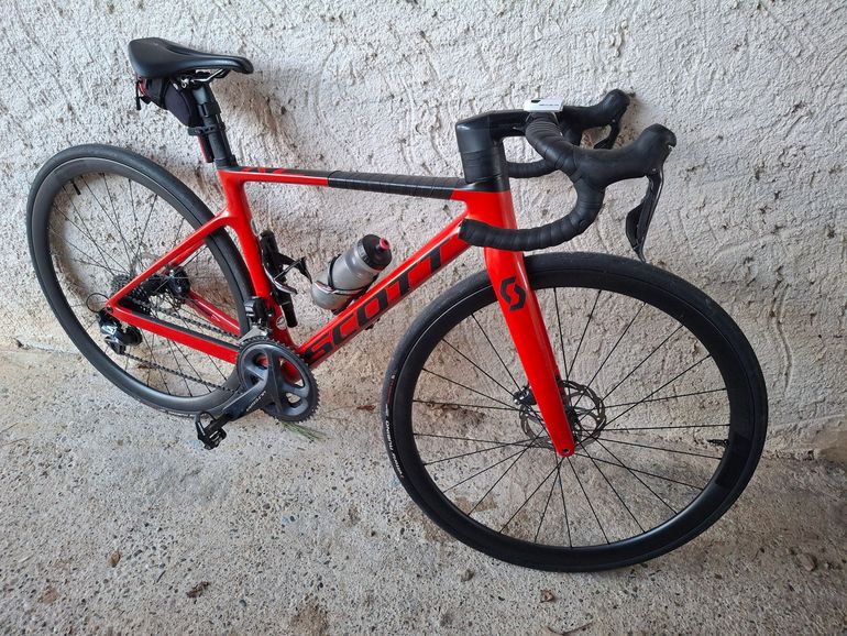 Used Scott Addict Shimano Ultegra Di2 2023 Road & Gravel, Red — image 1 of 7