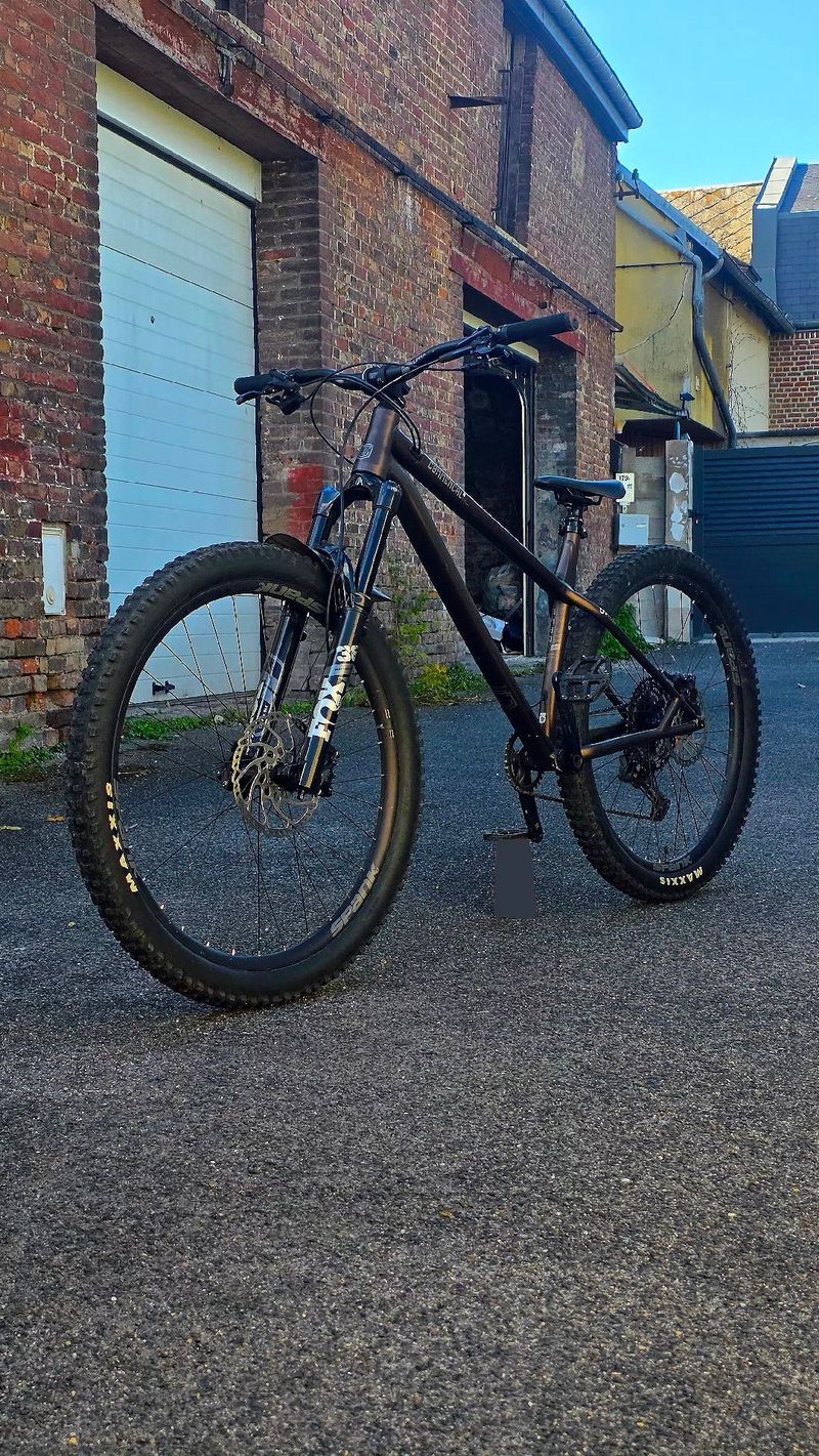 Używany Commencal META HT AM RACE 2022 2022 MTB