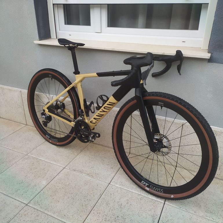 Used Canyon Grail CF SLX 8 Di2 2024 2024 Road & Gravel, Black — image 1 of 8