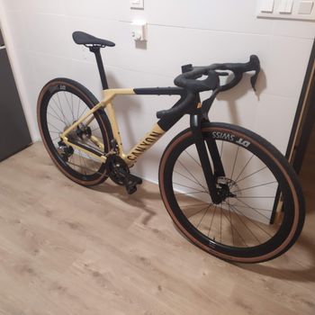 Used Canyon Grail CF SLX 8 Di2 2024 2024 Road & Gravel, Black — image 3 of 8