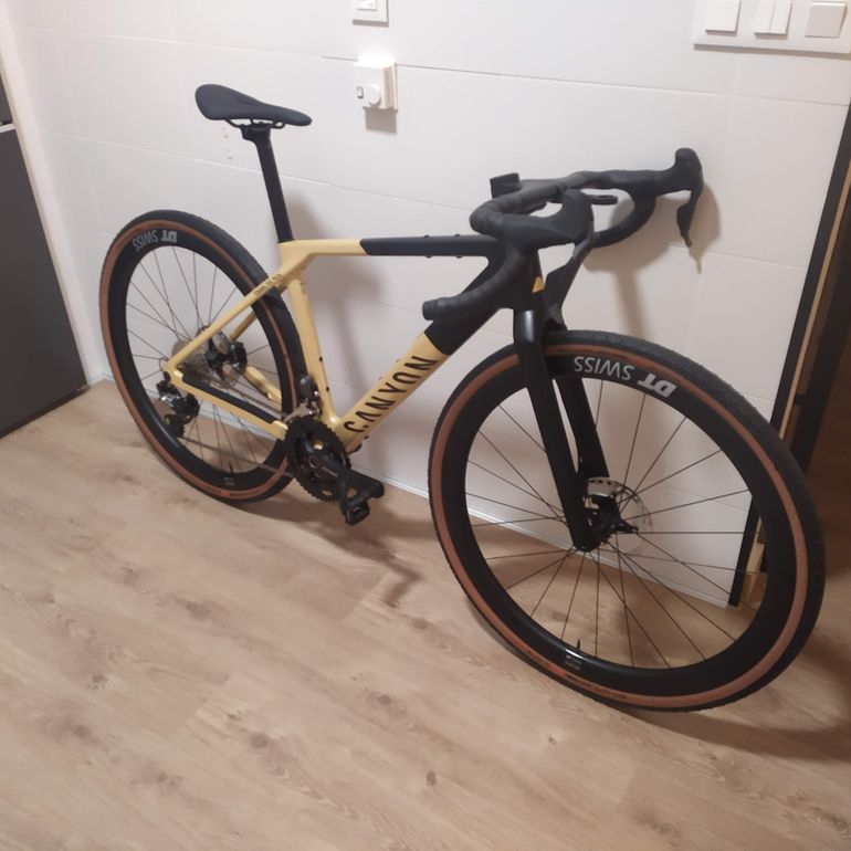 Used Canyon Grail CF SLX 8 Di2 2024 2024 Road & Gravel, Black — image 3 of 8