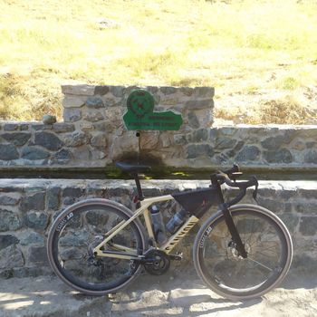 Used Canyon Grail CF SLX 8 Di2 2024 2024 Road & Gravel, Black — image 7 of 8