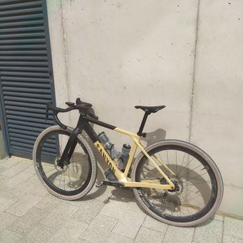 Used Canyon Grail CF SLX 8 Di2 2024 2024 Road & Gravel, Black — image 4 of 8