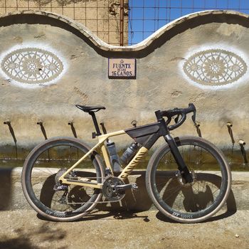 Used Canyon Grail CF SLX 8 Di2 2024 2024 Road & Gravel, Black — image 6 of 8