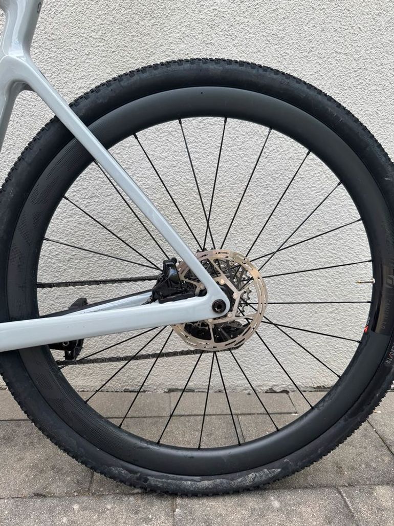 Used Scott Addict Gravel 20 2025 2025 Road & Gravel, Light Gray — image 7 of 14