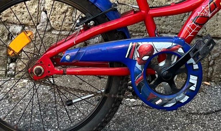 Used Marvel Marvel Custom Shimano Altus 2022 Youth, Rosso — image 3 of 3