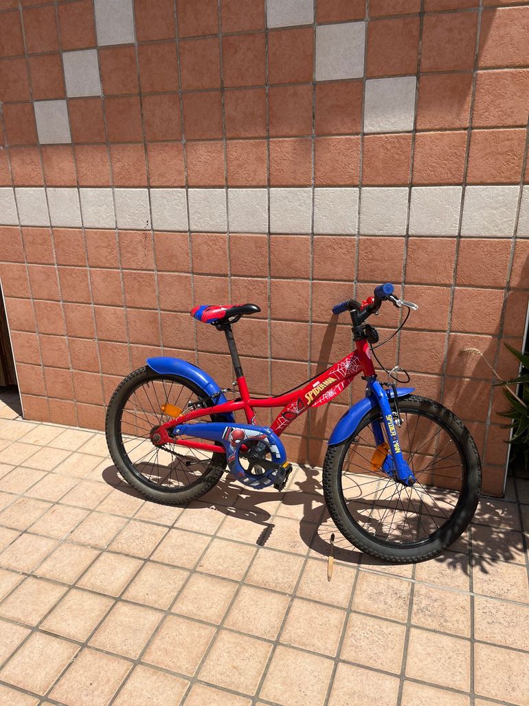 Used Marvel Custom Shimano Altus 2022 Youth, Red — image 2 of 3