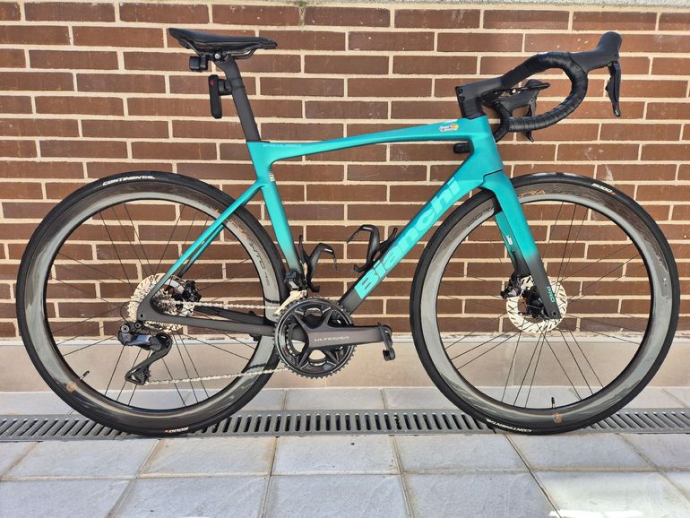 Used Bianchi Specialissima PRO Ultegra Di2 2024 2024 Road & Gravel, Green — image 1 of 5
