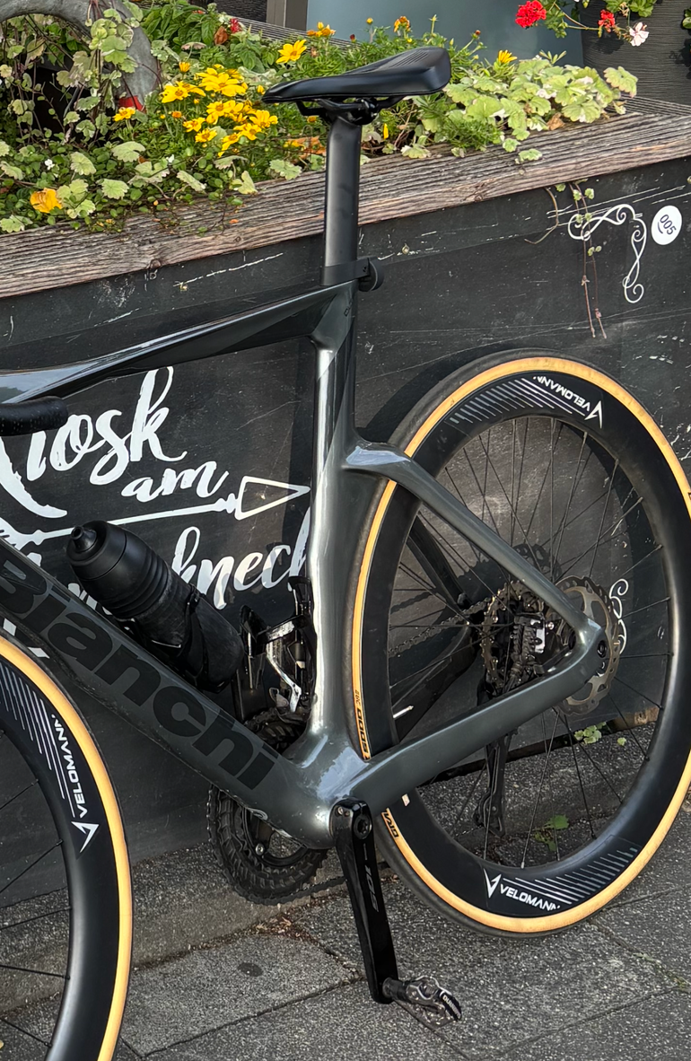 Used Bianchi Oltre Comp 105 Di2 2023 2023 Road & Gravel — image 2 of 3