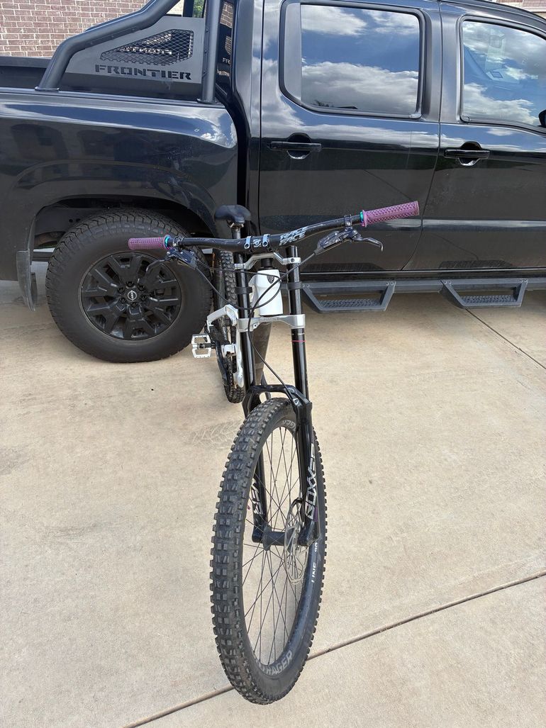 Used Trek Session 9 X01 2023 2023 Mountainbike, White, 29 — image 3 of 4
