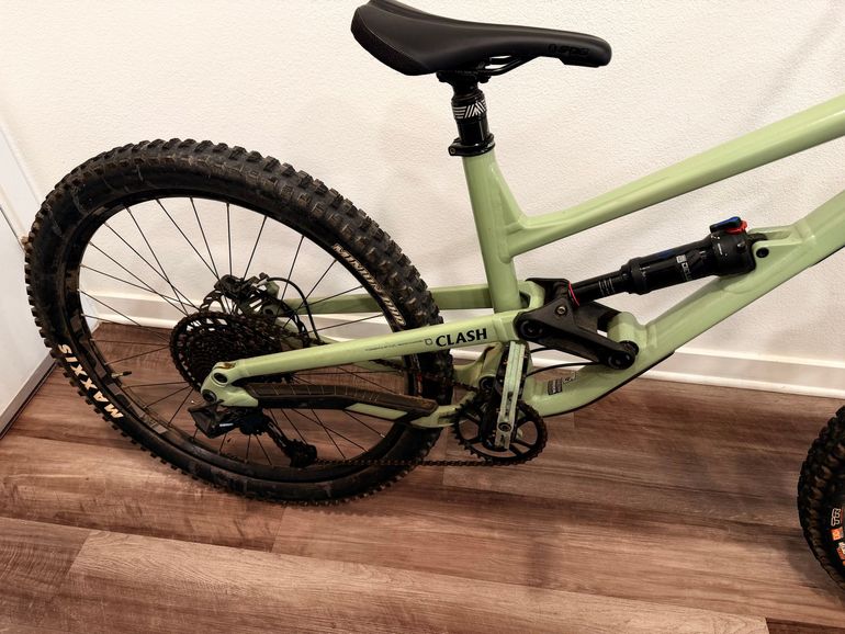 Used Commencal CLASH ORIGIN 2022 2022 Mountainbike, Green — image 6 of 13