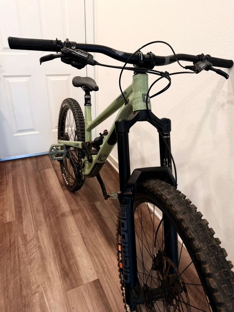 Used Commencal CLASH ORIGIN 2022 2022 Mountainbike, Green — image 8 of 13