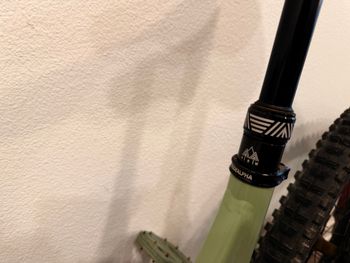 Used Commencal CLASH ORIGIN 2022 2022 Mountainbike, Green — image 10 of 13