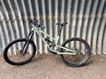 Used Commencal CLASH ORIGIN 2022 2022 Mountainbike, Green — image 3 of 3