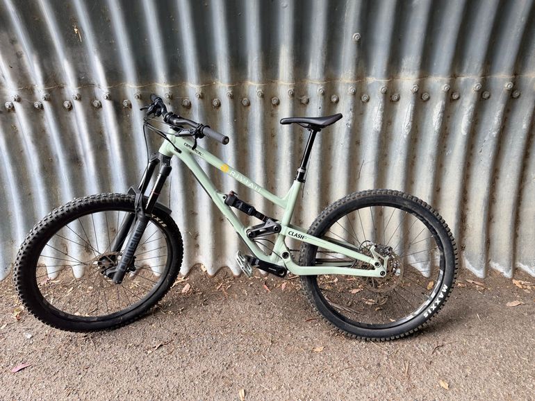 Used Commencal CLASH ORIGIN 2022 2022 Mountainbike, Green — image 3 of 3