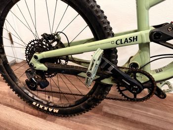 Used Commencal CLASH ORIGIN 2022 2022 Mountainbike, Green — image 9 of 13