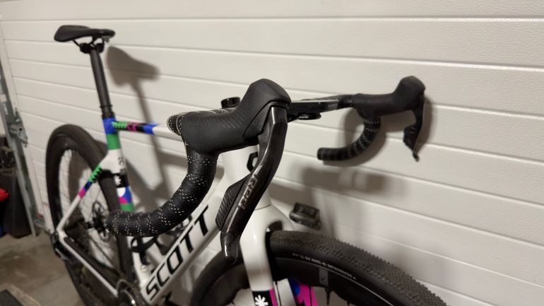 Used Scott Scott Addict RC 2025 Road & Gravel, Light Gray — image 3 of 7