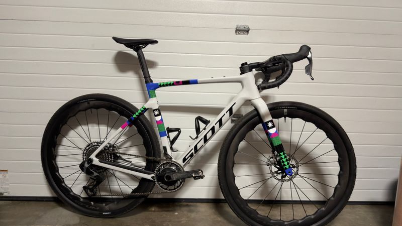 Used Scott Addict RC 2025 Road & Gravel